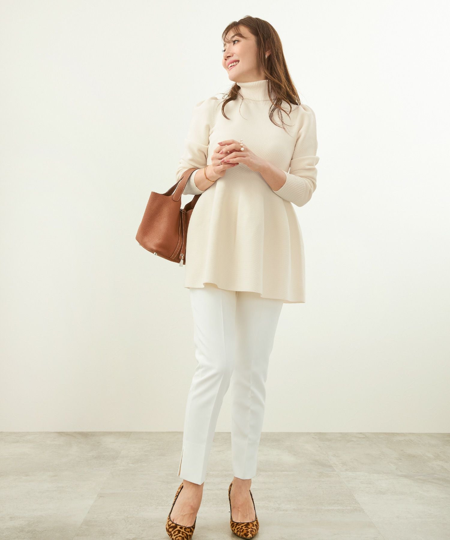 ホールガーメント タートル ペプラム ニット