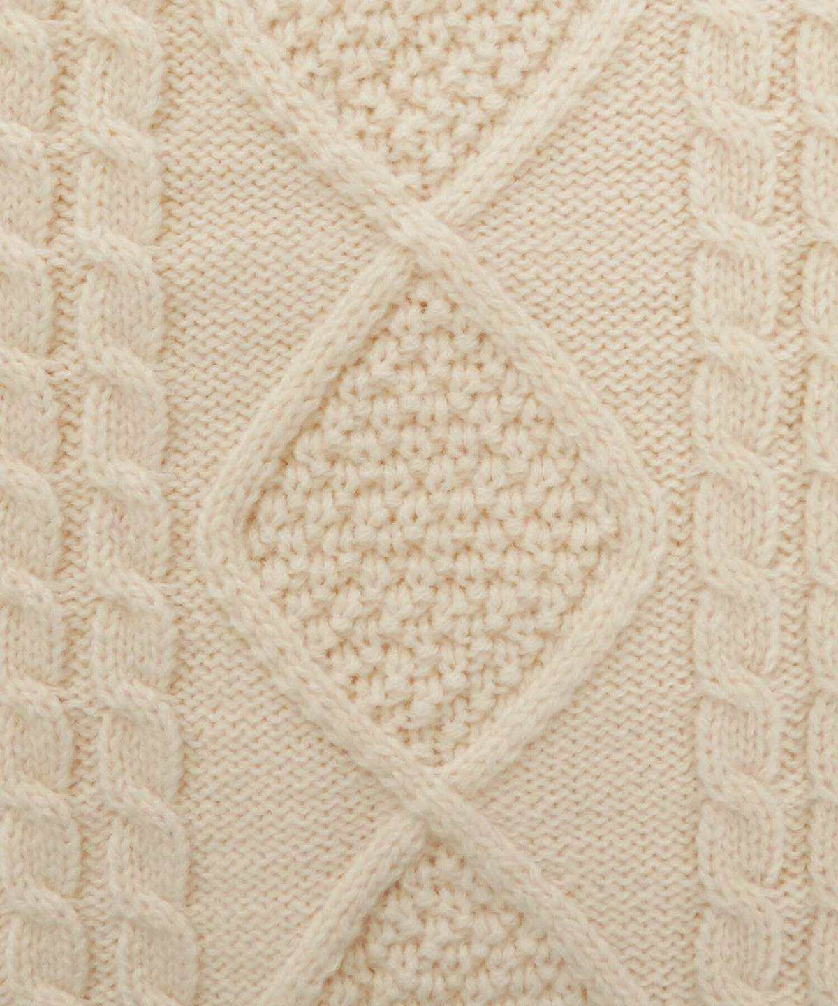 レディース/ニット/トップス/長袖/パール/ケーブル/ローゲージ/ミドルゲージ/あたたか/秋/冬/春/ショート/クルーネック/可愛い/20代/セットアップ/コーデ/フェミニン/アイボリー/グレー/ネイビー