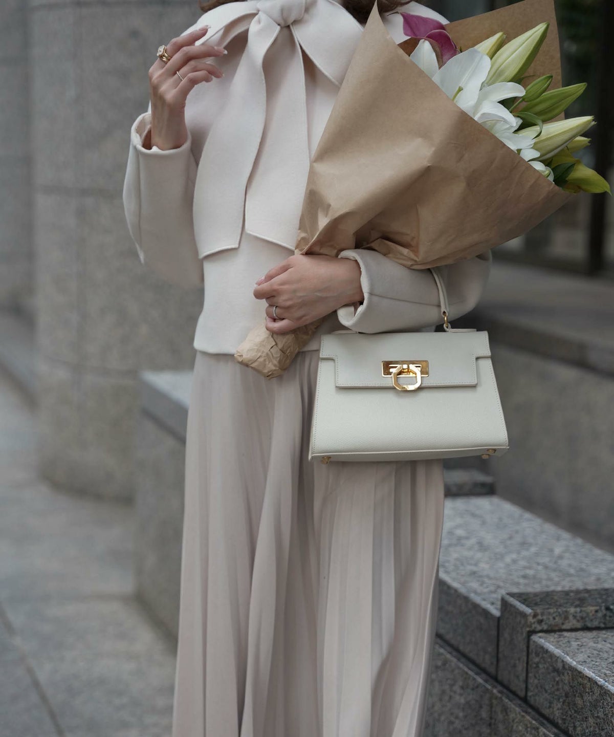 レディース/トップス/ボウタイリボン/ウール混/コクーン袖/ショート丈/秋/冬/アイボリー/グレー