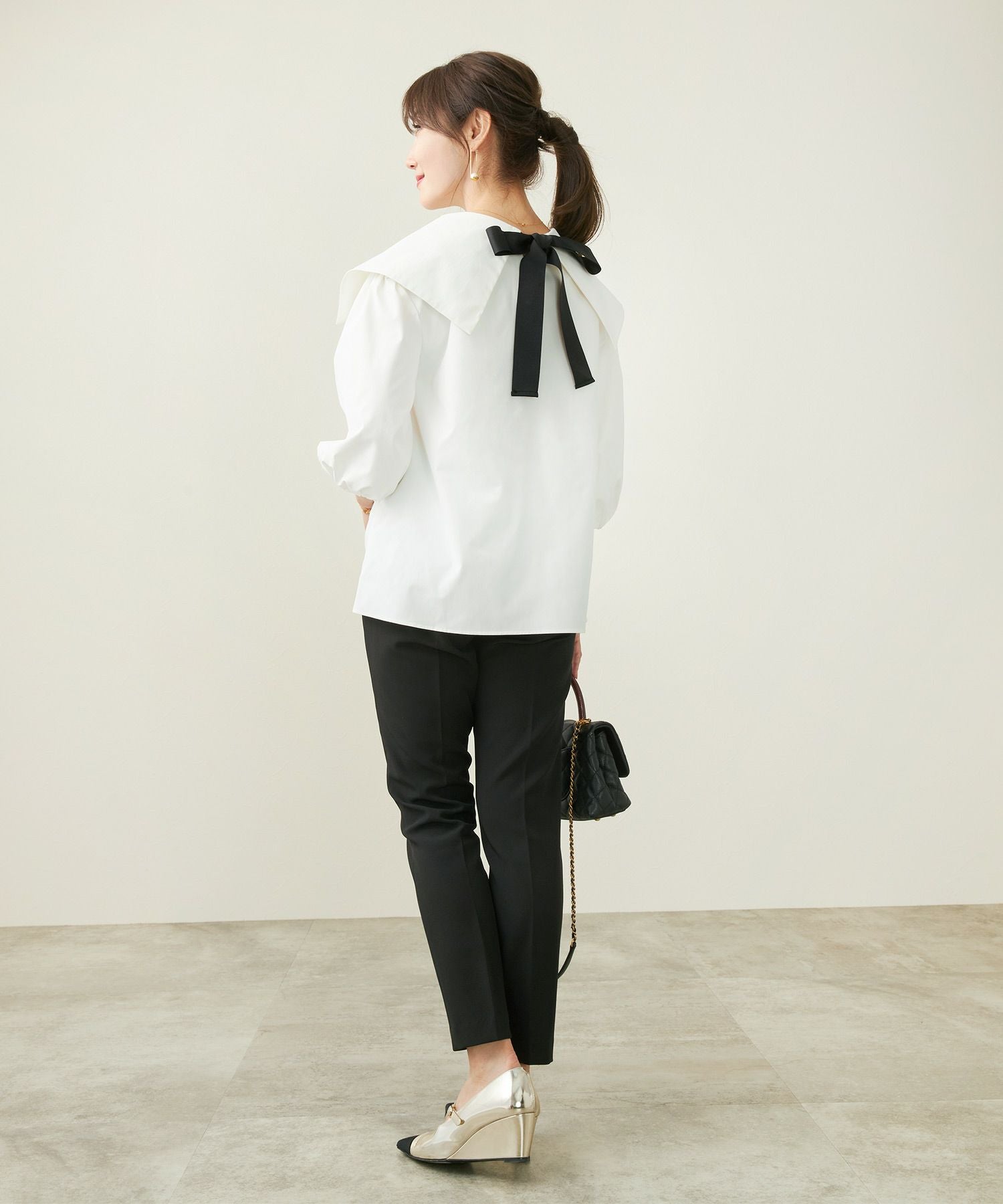 〈新品未使用タグ付き〉JENEVIEVE サイドリボンパフスリーブブラウス JENEVIEVE - 〈新品未使用タグ付き〉JENEVIEVE サイドリボン