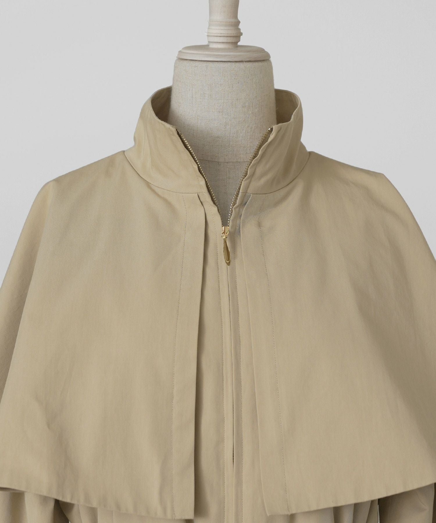 OUTLET-SALE フロントジップ ケープ トレンチコート HUIT 全2色
