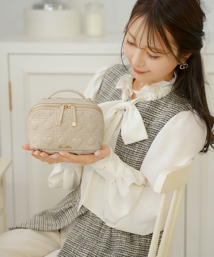 小物 グッズ ポーチ キルティング コスメ 化粧 バニティ 収納 仕分け 旅行 おしゃれ 可愛い ハート柄