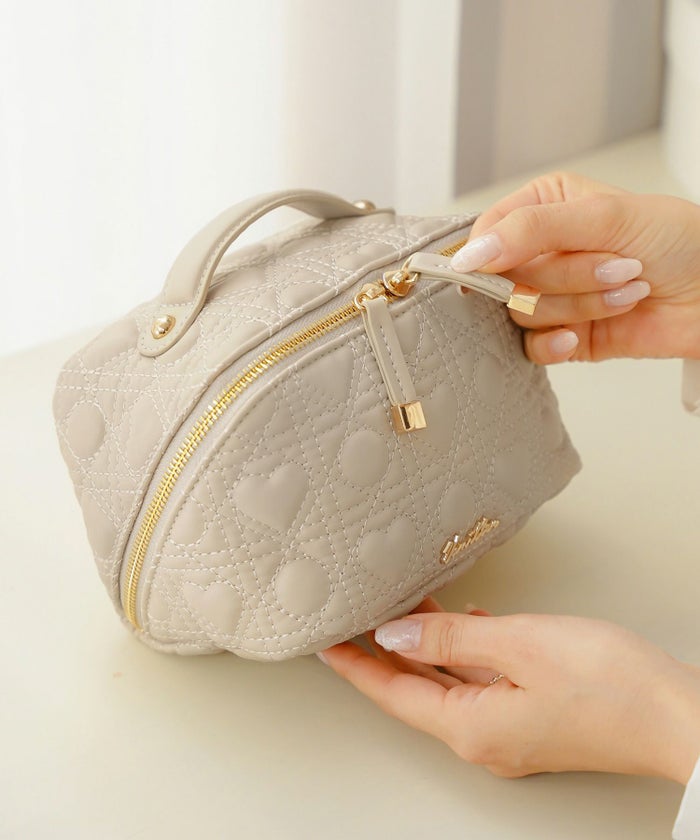 小物 グッズ ポーチ キルティング コスメ 化粧 バニティ 収納 仕分け 旅行 おしゃれ 可愛い ハート柄