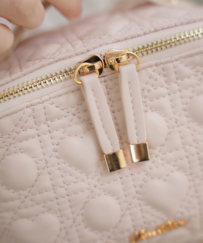 小物 グッズ ポーチ キルティング コスメ 化粧 バニティ 収納 仕分け 旅行 おしゃれ 可愛い ハート柄