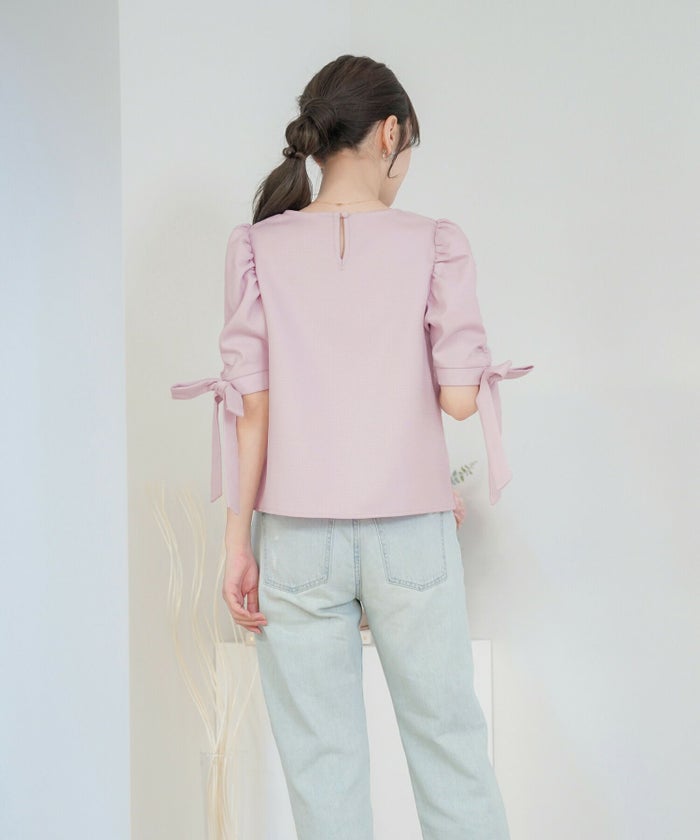 レディース/トップス/ブラウス/クルーネック/ギャザー/袖リボン/リボン/シンプル/着回し/春/夏/フェミニン/上品/エレガント/オフィススタイル/ホワイト/ラベンダー/ブラック/ブラック×アイボリー