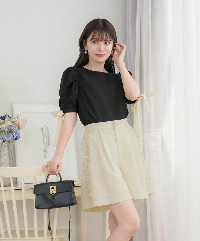 レディース/トップス/ブラウス/クルーネック/ギャザー/袖リボン/リボン/シンプル/着回し/春/夏/フェミニン/上品/エレガント/オフィススタイル/ホワイト/ラベンダー/ブラック/ブラック×アイボリー