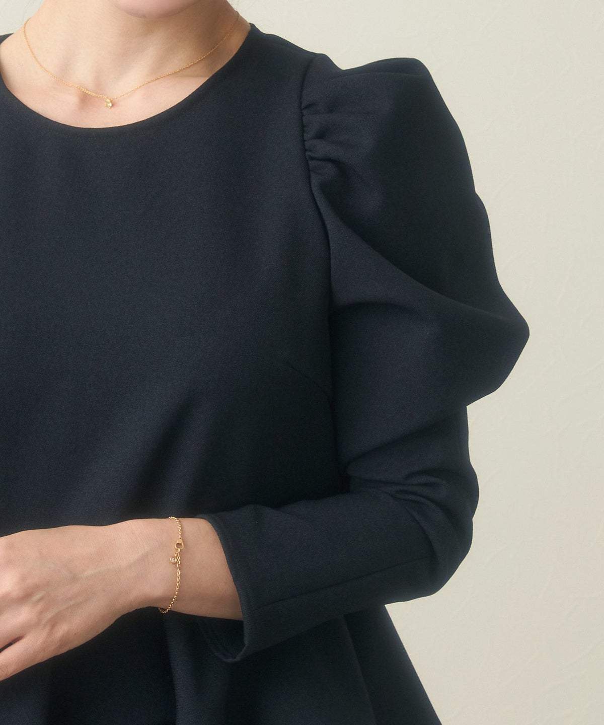 新色追加/手洗い可/日本製/アンチピリング/トップス/ブラウス/長袖/パワーショルダー/袖山ギャザー/大人可愛い