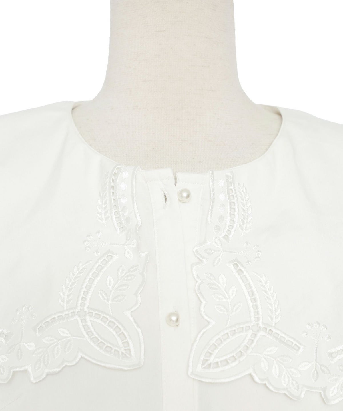 レディース/トップス/ブラウス/チュニックブラウス/ティアード/セーラーカラー/セーラー襟/襟/刺繍/花柄/7分袖/春/夏/着こなし/着回し/パール/ボタン/ホワイト/フェミニン/上品/可愛い/20代/30代/新色/ピンクベージュ/ネイビー/チャコール/きれいめ/配色