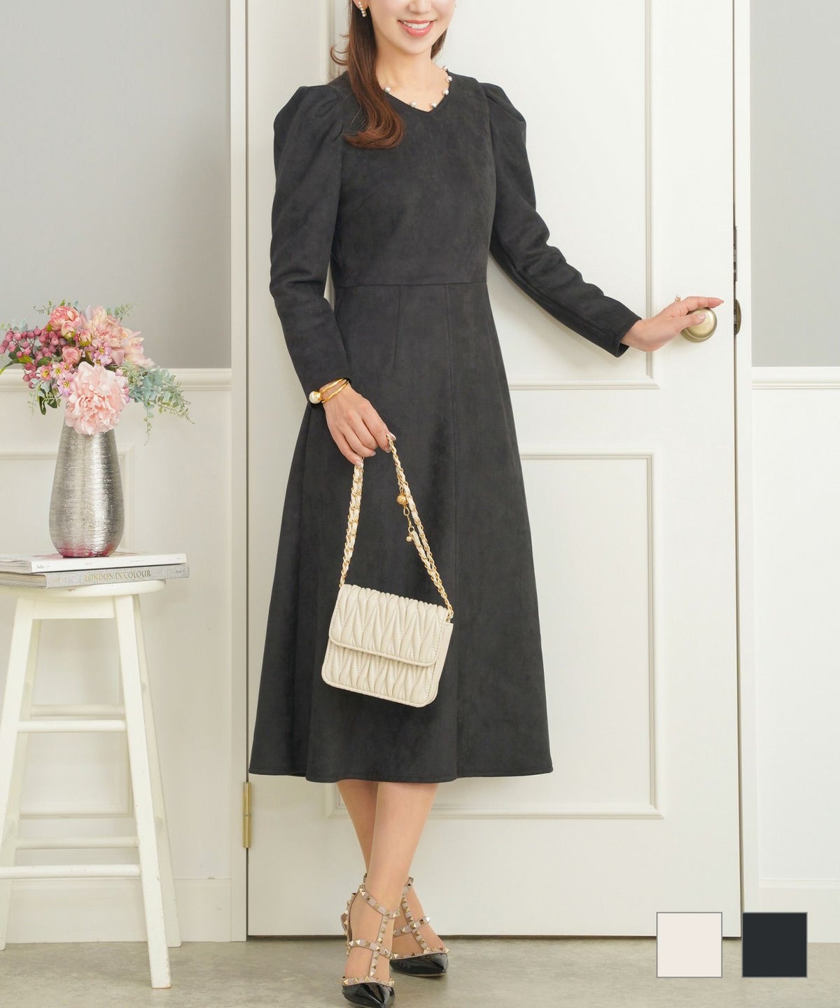 ワンピース フェイクスエード カットスエード パール付き フレア アイボリー ブラックネイビー S M 秋 冬 春 可愛い かわいい 華やか 大人 上品  カットスウェード パール付きVネック ワンピース Prima Scherrer