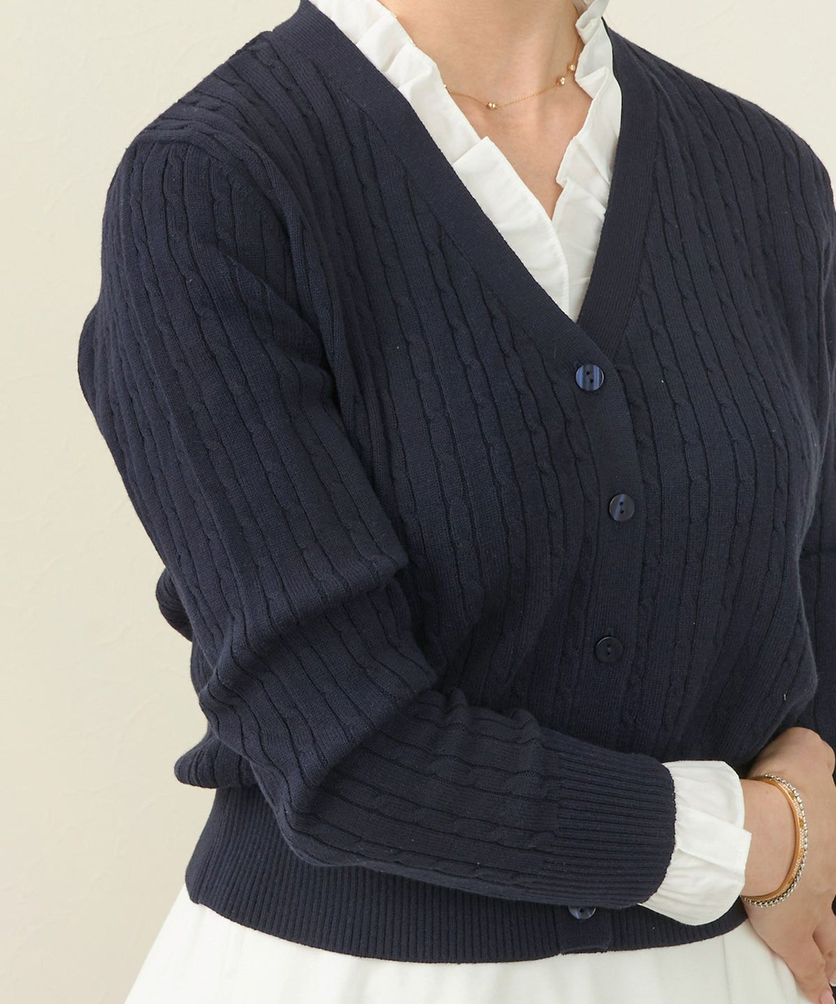 ニットトップスレディースカーディガン長袖ケーブル編みオフィスきれいめかわいいおしゃれ白ジョイントスペース