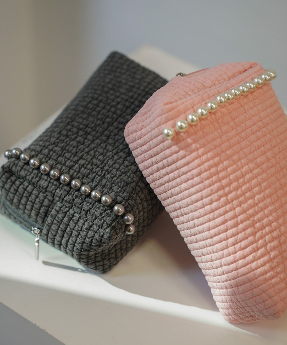 レディース/ポーチ/パール/ヌビ/春/夏/秋/冬/トラベルポーチ/オムツポーチ/ブラック/アイボリー/グレー