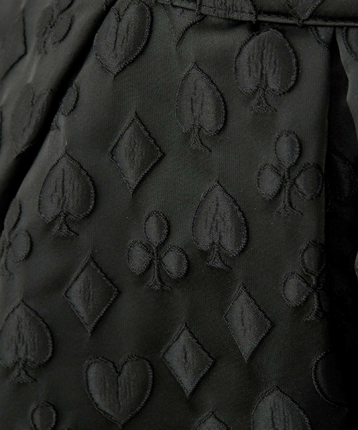 長袖/パフスリーブ/袖山ギャザー/袖口リブ/バックスタイル/釦/大人可愛い