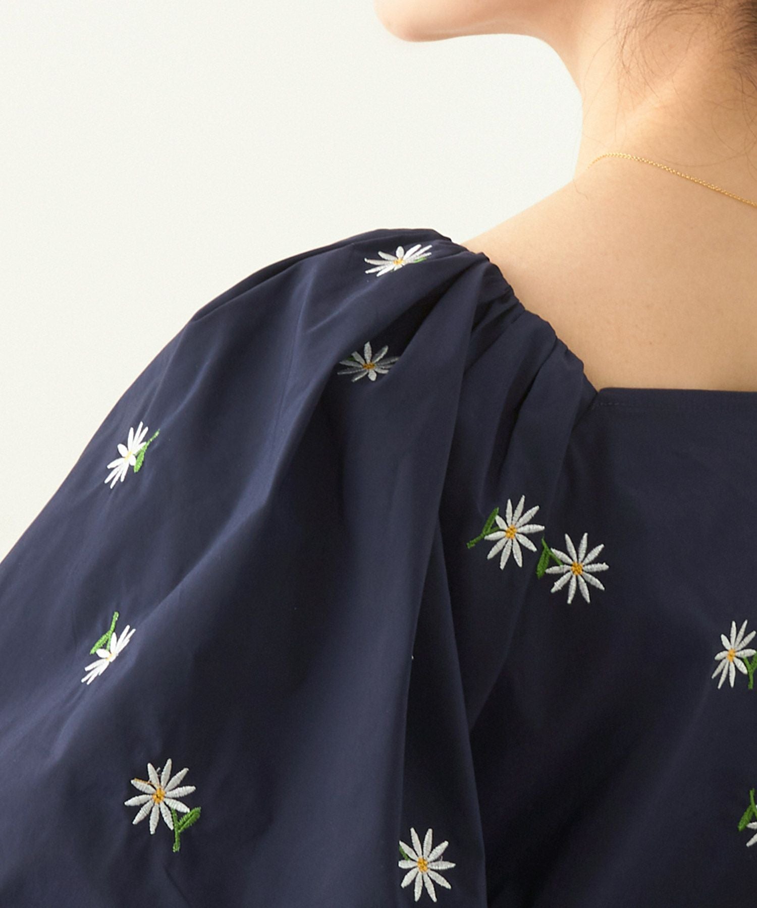 GW-SALE マーガレット 花刺繍 パフスリーブ ブラウス 半袖 Liala×PG 全 GW-SALE マーガレット 花刺繍 パフスリーブ ブラウス 半袖 Liala×PG 全