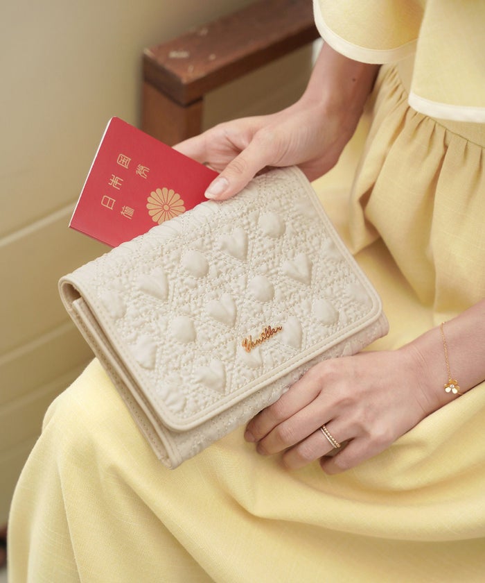 レディース/収納/マルチケース/母子手帳ケース/ハート/キルティング/かわいい/B6/オリジナル/軽い/チャーム/ゴールド/パスポートケース/通帳ケース/通院ケース/ママ/ポーチ/チケット入れ/カード/ピンク/ホワイト/オールシーズン/新色/女の子/男の子/赤ちゃん/出産前準備/産後