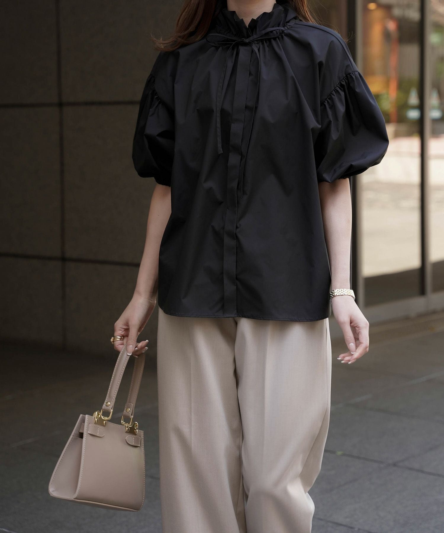 スタンド フリル カラー ブラウス HUIT 全2色｜hit811-0095【1】 - 七