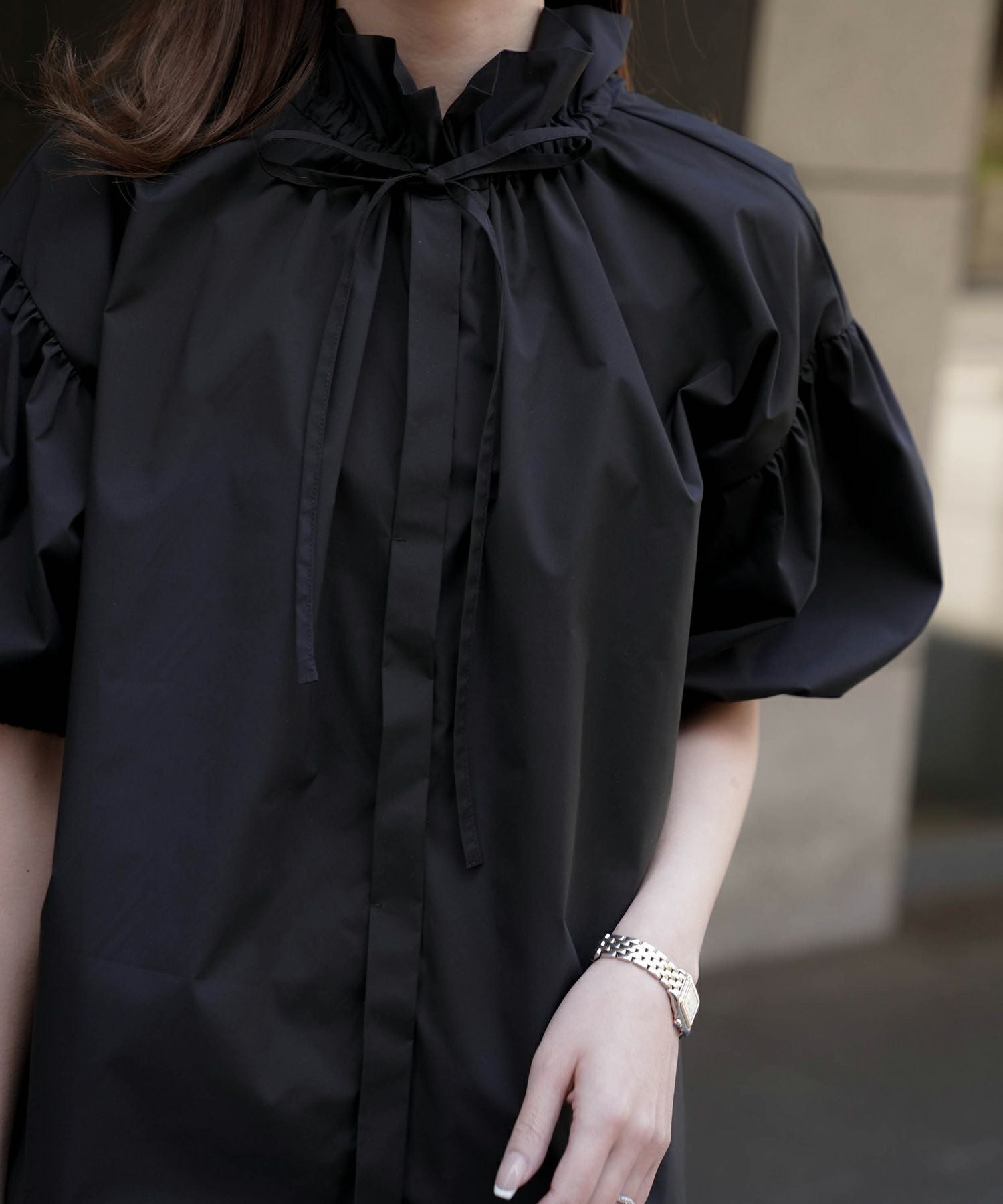 スタンド フリル カラー ブラウス HUIT 全2色｜hit811-0095【1】 - 七