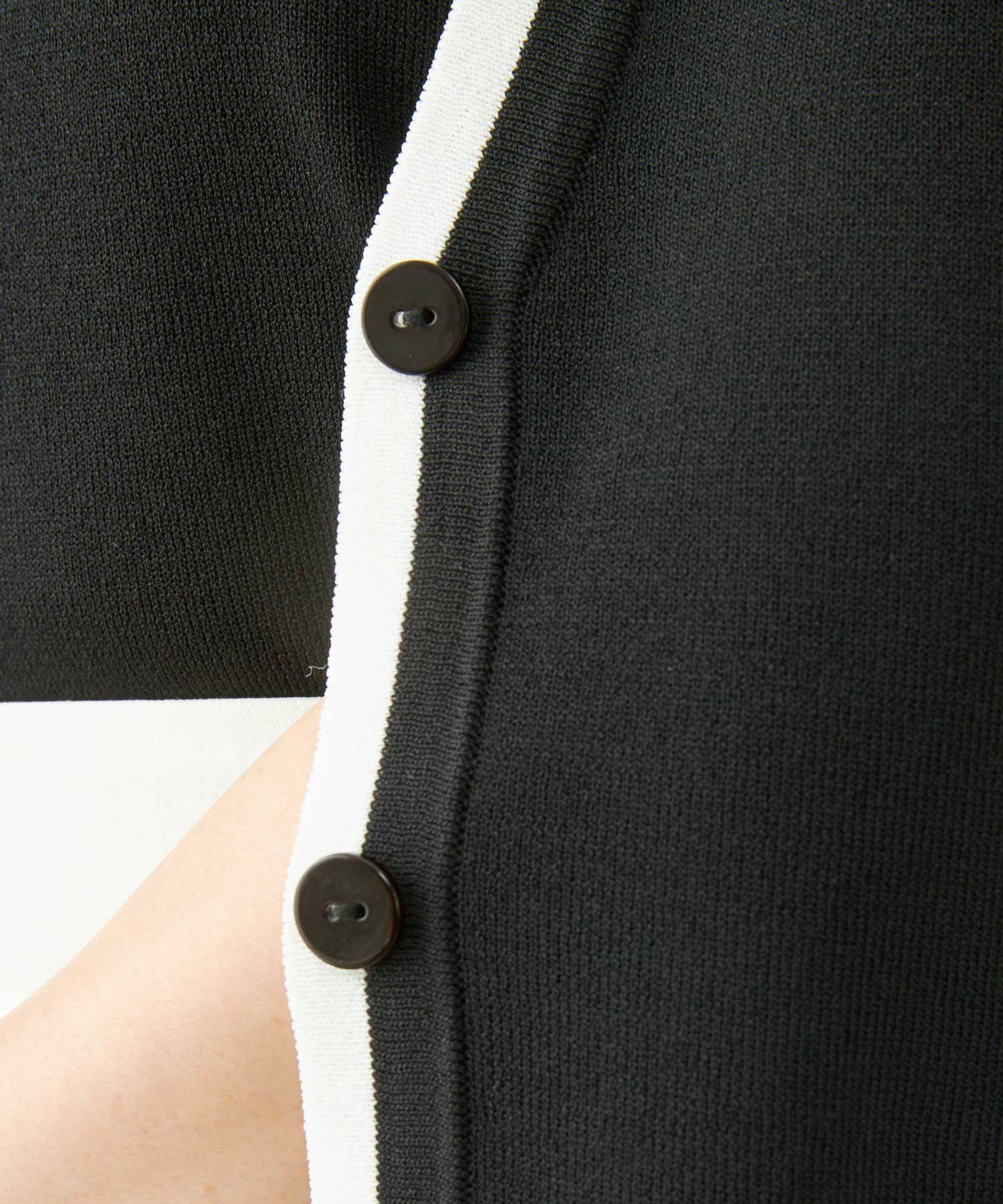 お値下げビジュー付きアンサンブル ビジューネック・アンサンブルニット/DoCLASSE