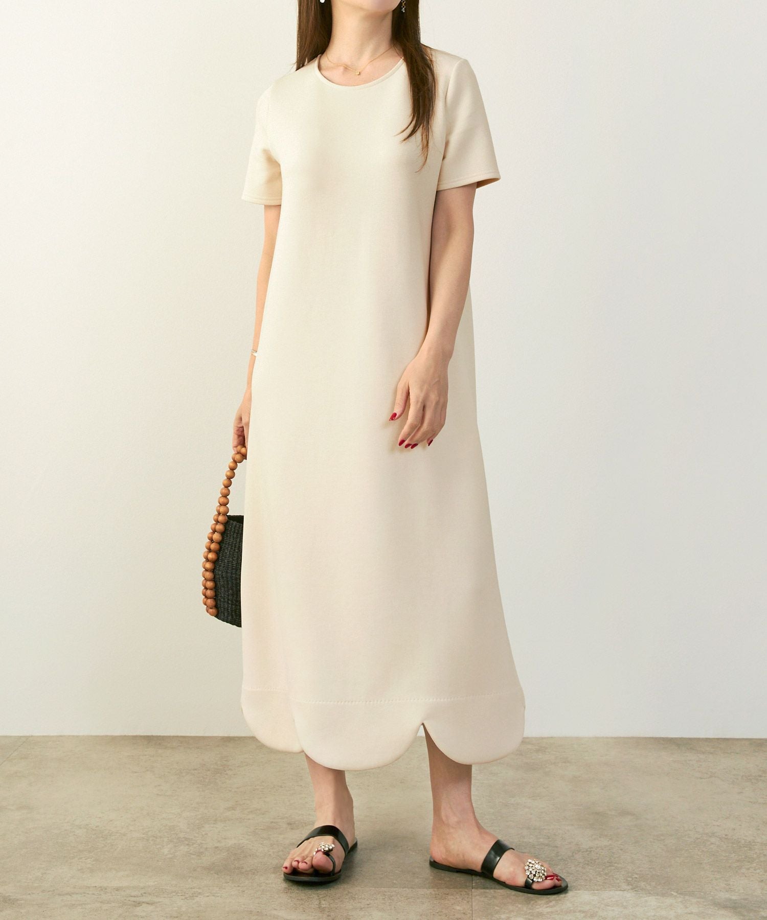 新品   ホワイト ひざ丈ワンピース 半袖 M サイズ6 ダンボールニット スカラップヘム ワンピース 半袖 Liala×PG 全4色