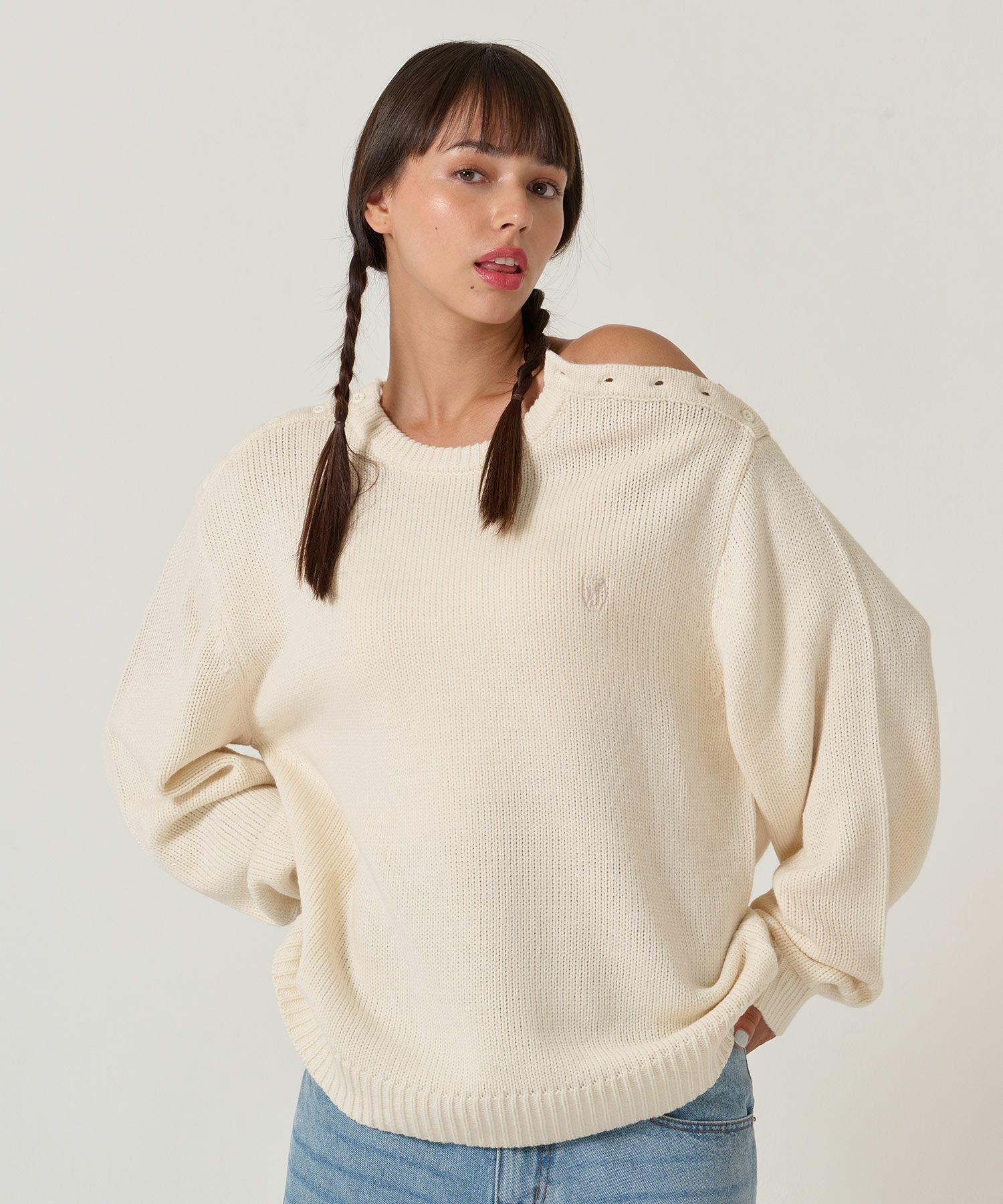 エンブレム付き ショルダーボタンニットプルオーバー TINA：JOJUN 全5