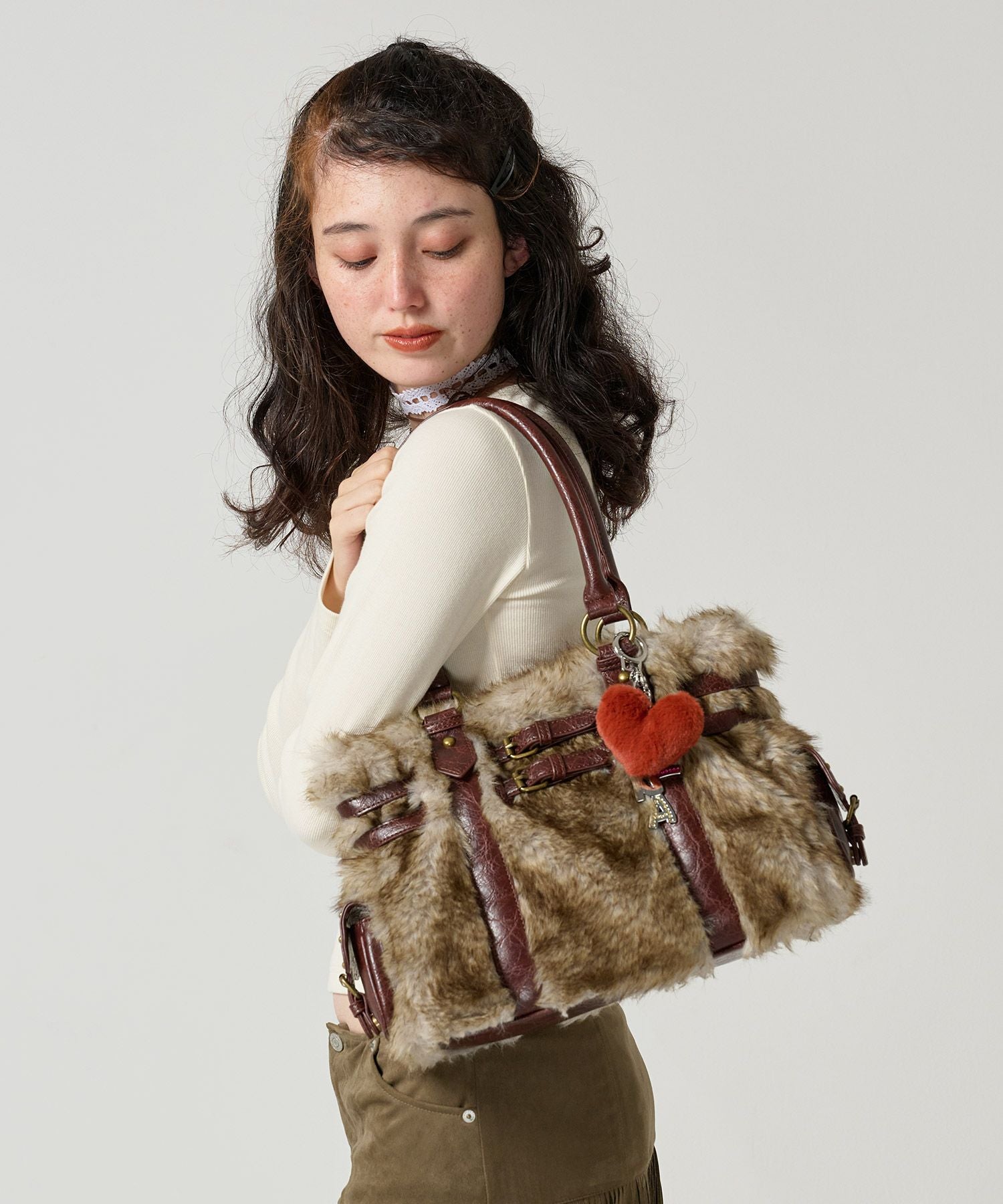 ヴィンテージライク フェイクファーハンドバッグ TINA：JOJUN 全2色