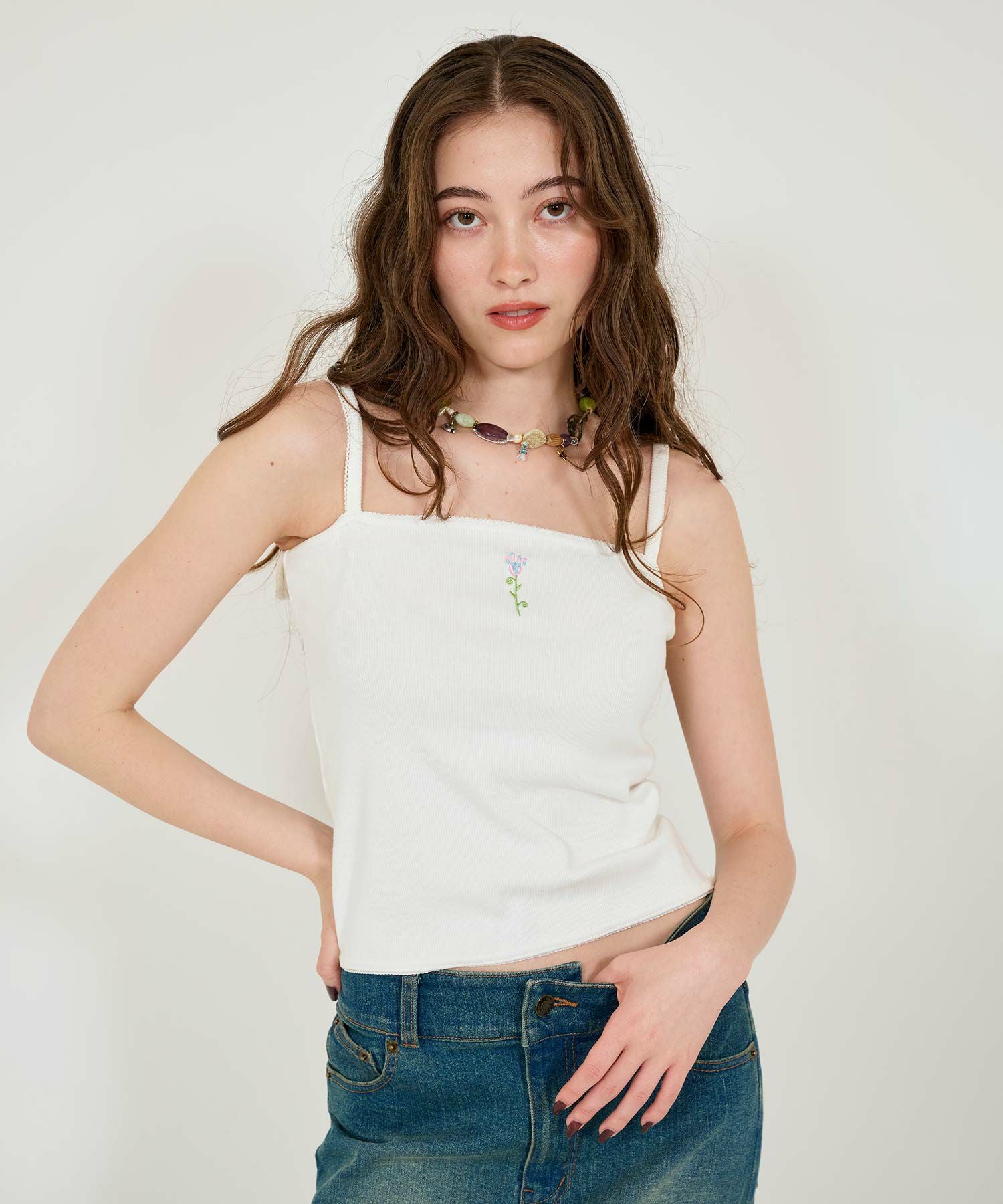 Wacoalグリーン色 花刺繍キャミソール高級感あふれるシルクのような肌触り新品 GWSALE 2WAY フラワー刺繍キャミソール TINA：JOJUN 全3色｜tnj531