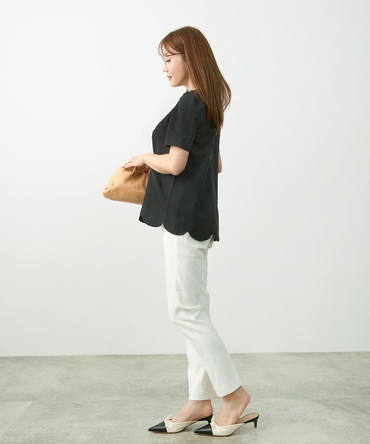 手洗い可ブラウスレディース半袖オフィス白黒夏おしゃれかわいい襟なしインしないきれいめ無地ジョイントスペース