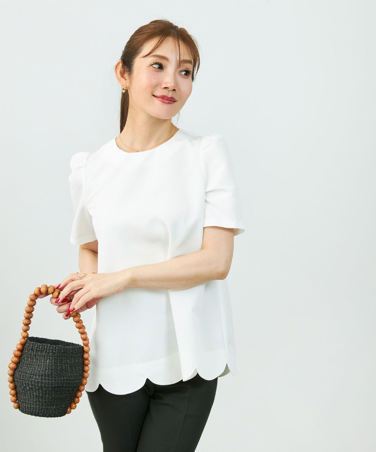 手洗い可ブラウスレディース半袖オフィス白黒夏おしゃれかわいい襟なしインしないきれいめ無地ジョイントスペース