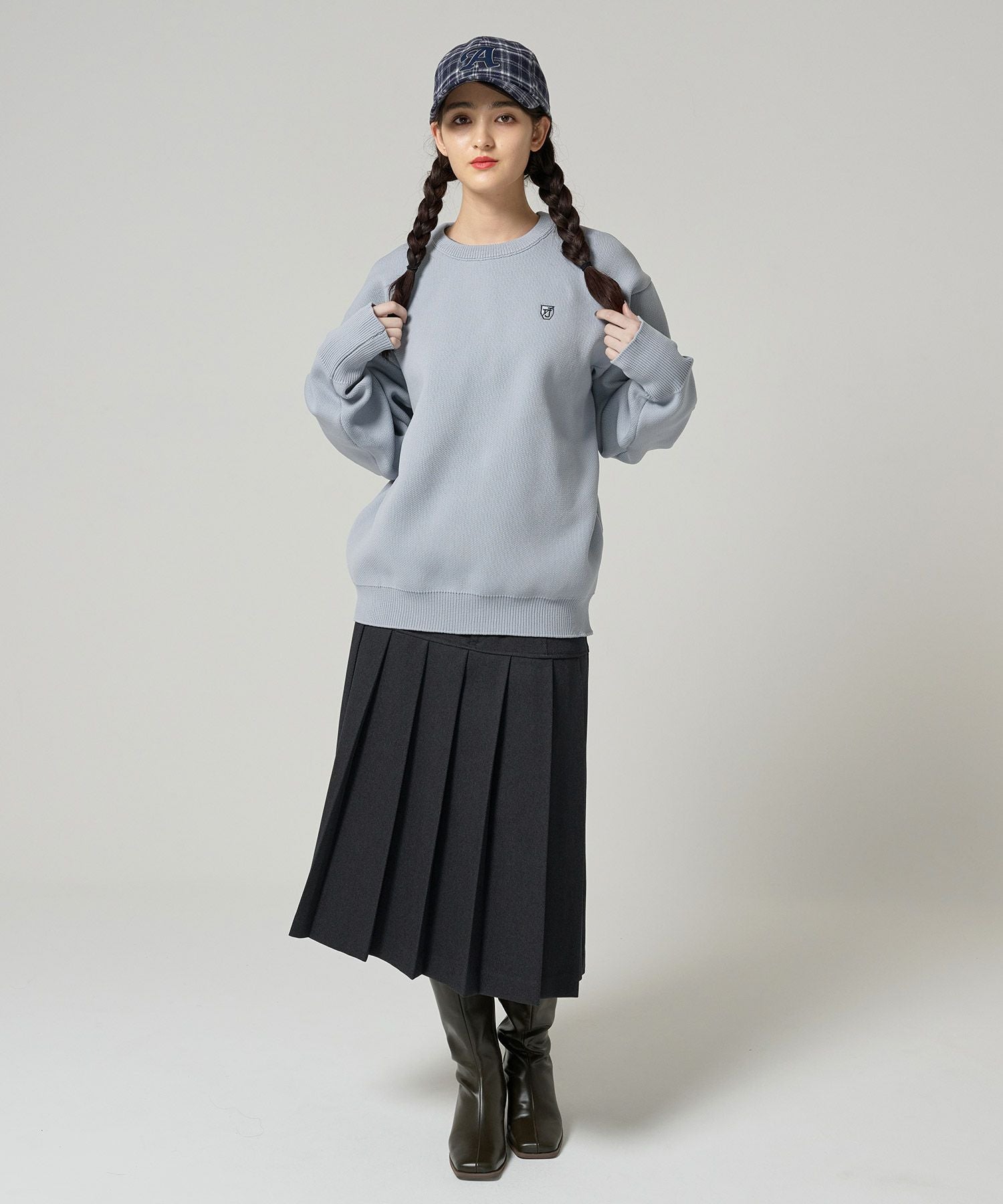 ユニセックス エンブレム刺繍ニット TINA：JOJUN 全3色｜tnj431-0852