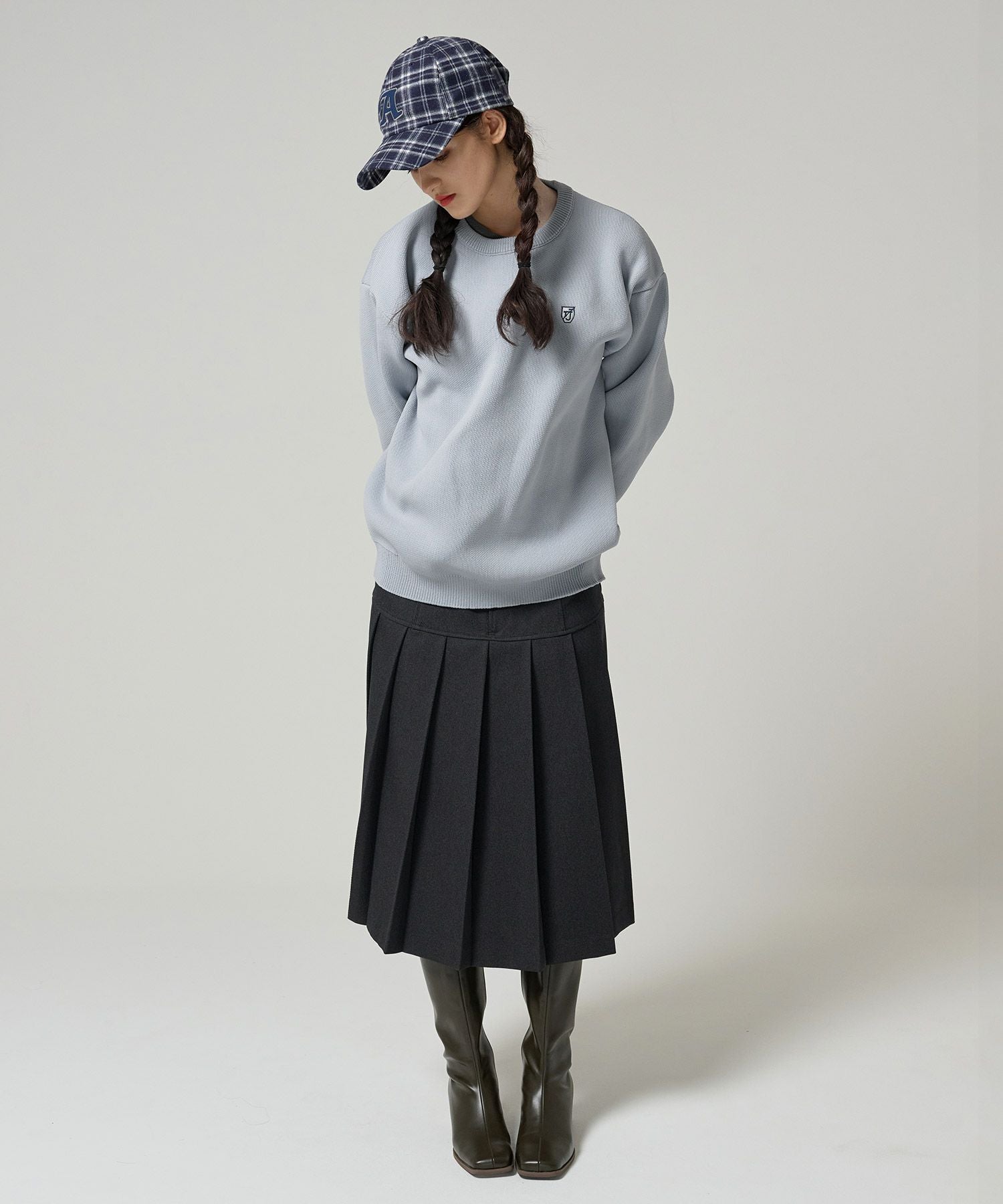 ユニセックス エンブレム刺繍ニット TINA：JOJUN 全3色｜tnj431-0852