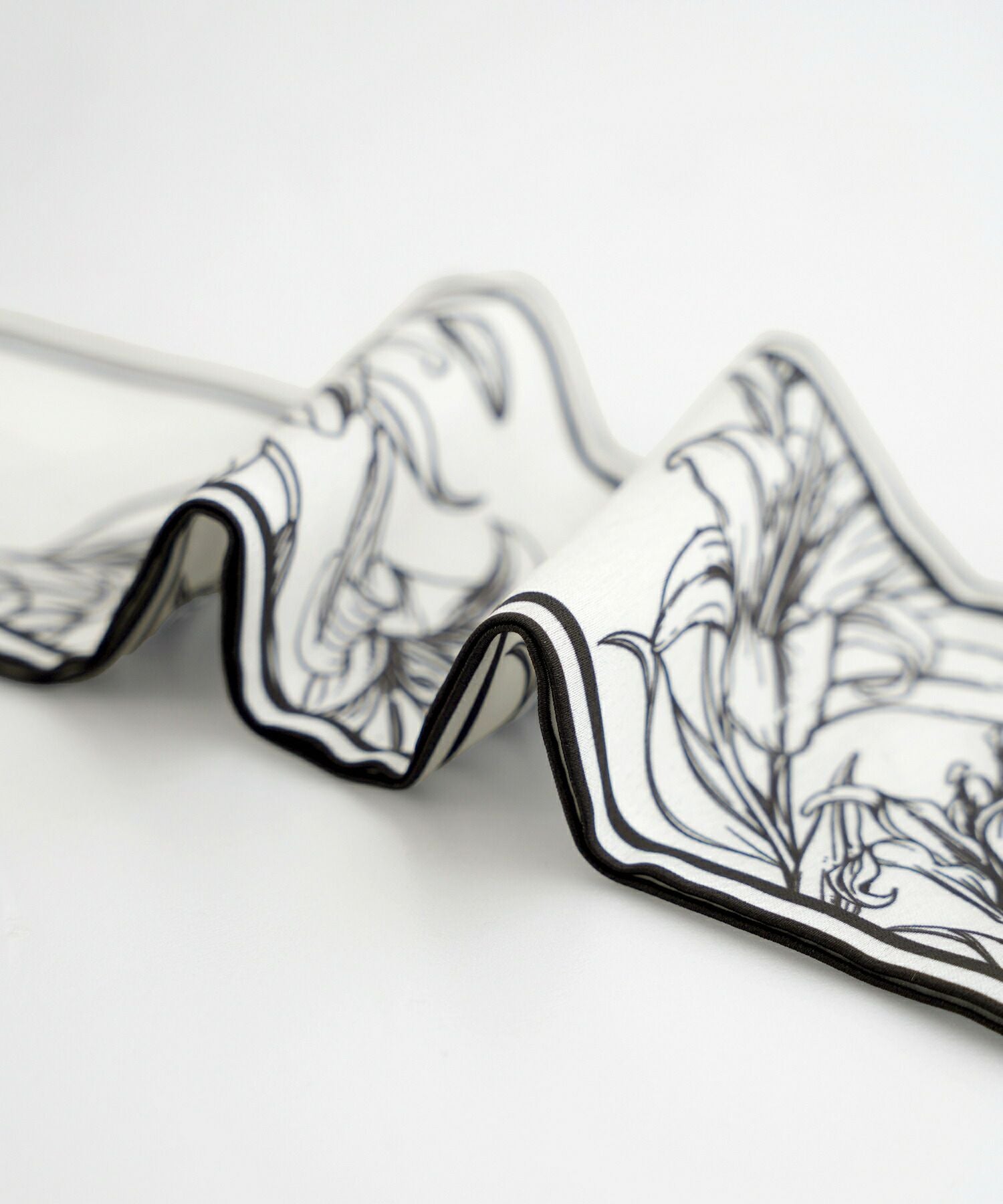 2点以上で半額クーポン対象 オリジナル 花柄 ツイリー スカーフ le