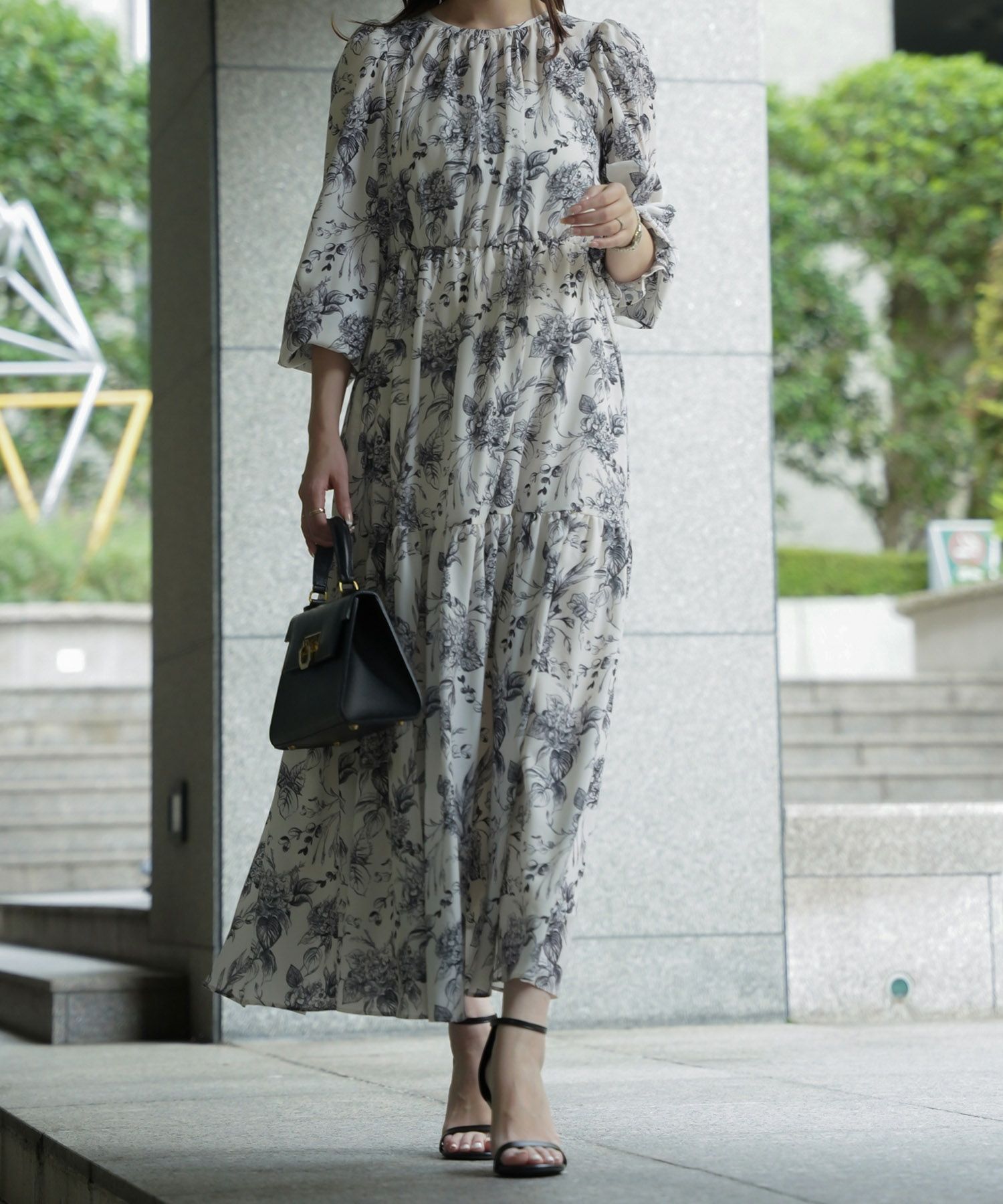 モノトーン 大花柄 ワンピース HUIT 全2色｜ hit331-0126【1】 - 長袖