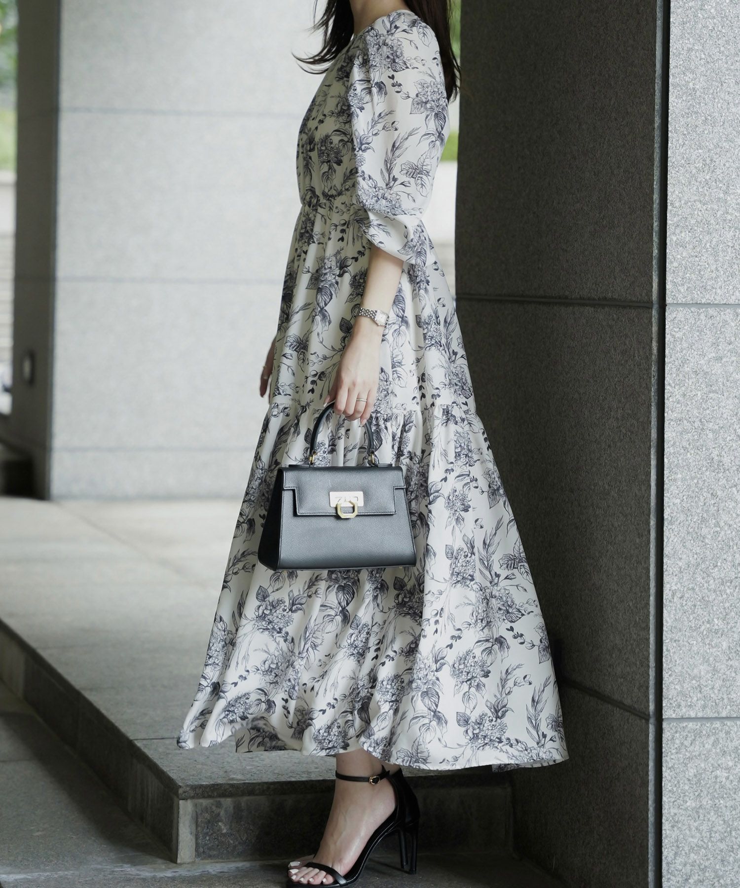 モノトーン 大花柄 ワンピース HUIT 全2色｜ hit331-0126【1】 - 長袖