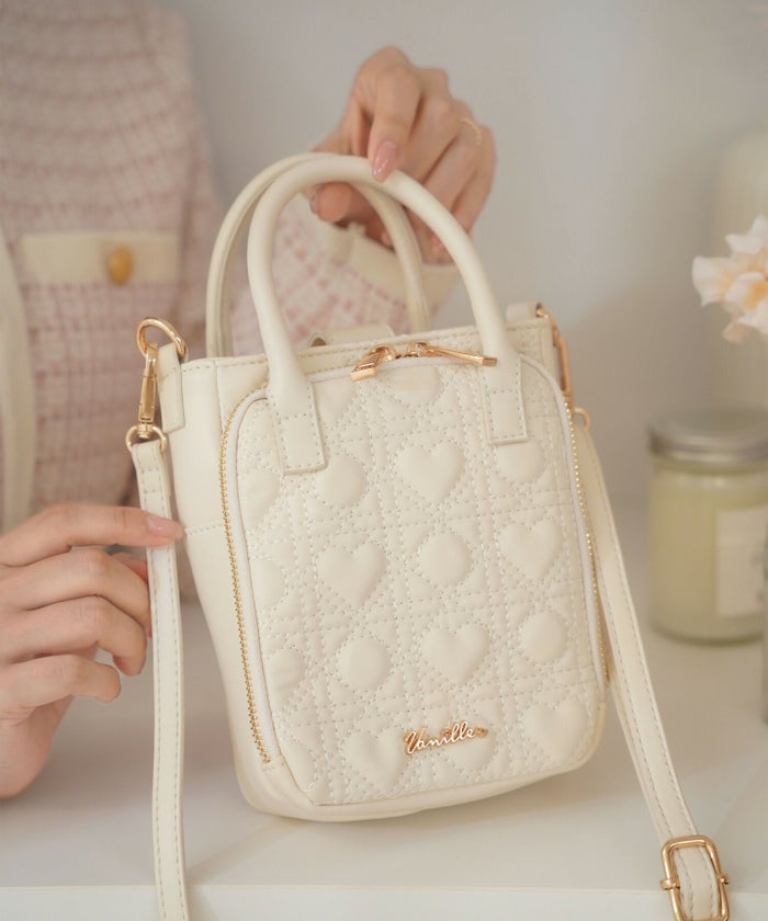 レディース/小物/グッズ/バッグ/スクエア/ショルダーバッグ/ポシェットバッグ/ハート/シリーズ/キルティング/オールシーズン/レザー/合皮/収納/仕分け/持ち手/ゴールド/ピンク/ストロベリーミルク/アイボリー/ブラック/旅行/お出かけ/おしゃれバッググレージュ新色