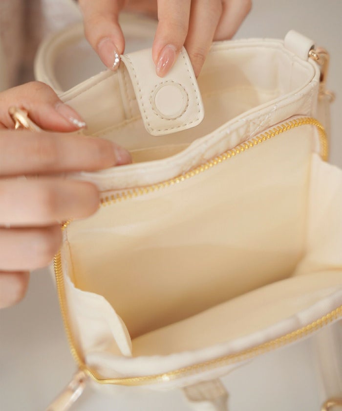 レディース/小物/グッズ/バッグ/スクエア/ショルダーバッグ/ポシェットバッグ/ハート/シリーズ/キルティング/オールシーズン/レザー/合皮/収納/仕分け/持ち手/ゴールド/ピンク/ストロベリーミルク/アイボリー/ブラック/旅行/お出かけ/おしゃれバッググレージュ新色