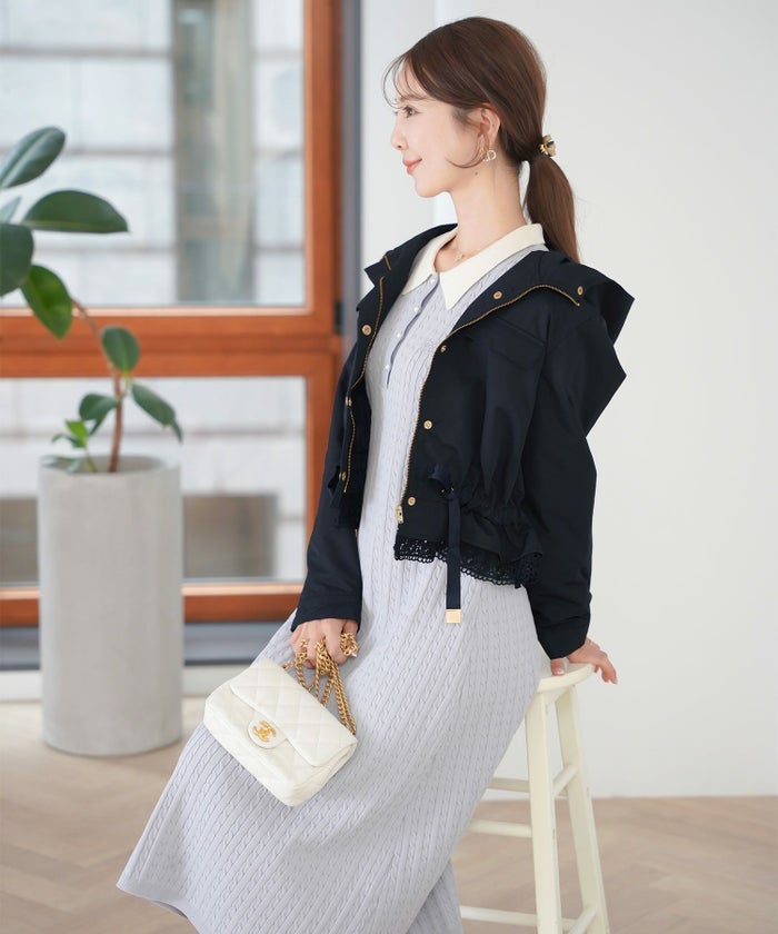 レディース/アウター/軽羽織/春コート/秋コート/撥水/防水/雨具/ショート丈/ミドル丈/長袖/フード/ボタン/袖口ゴム/アイボリー/ネイビー/ブラック/上品/シンプル/レインコート/ゴールド/春/秋/雨の日/お出かけ/新色/バレンタイン/ピンクブルーグレー/サックス/春カラー/梅雨