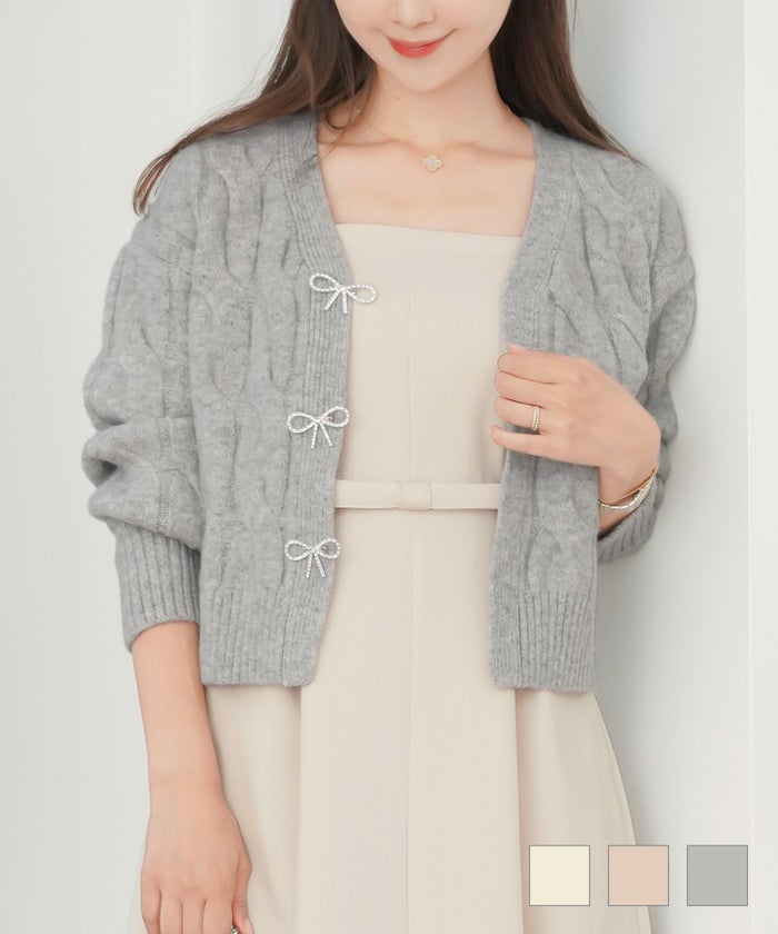 開閉 前あき 羽織り ケーブル 長袖 ビジュー リボン ブローチ トレンド ボレロ コンパクト丈 ショート丈 リブ 可愛い フェミニン 上品 エレガント 女 アイボリー シェルピンク ライトグレー ビジュー リボン ブローチ ショートカーディガン le reve vaniller