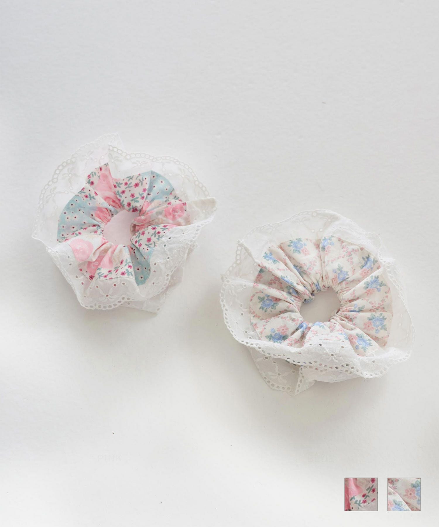 ボリュームたっぷりファーシュシュ  淡ブルーグレー×ホワイト 陶器みたいなお花♡ 花柄 ボリュームシュシュ TINA：JOJUN 全2色｜tnj945-0970【3】 - ヘア