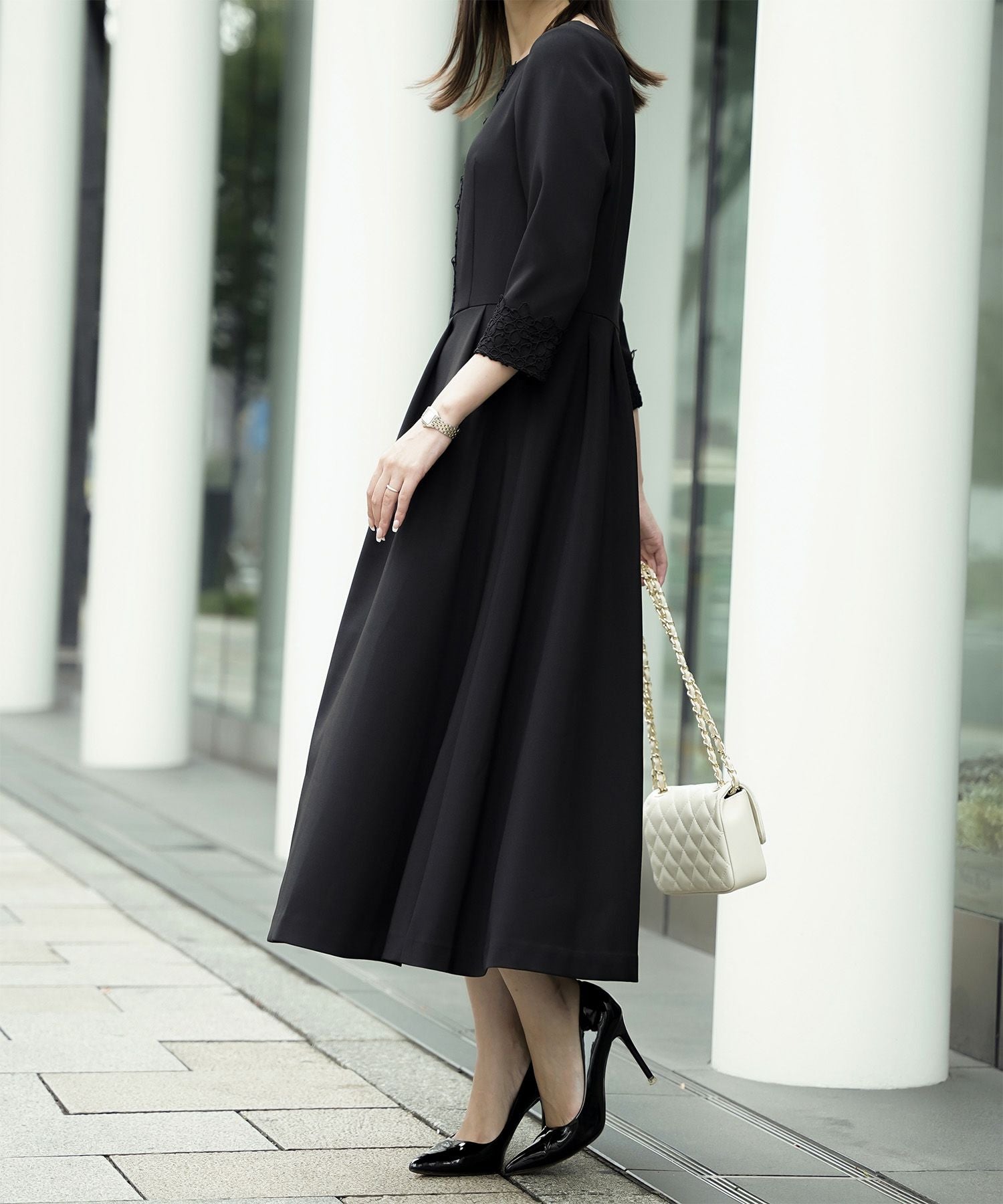 SPRING-SALE レーストリム ダブルクロス ワンピース HUIT 全2色