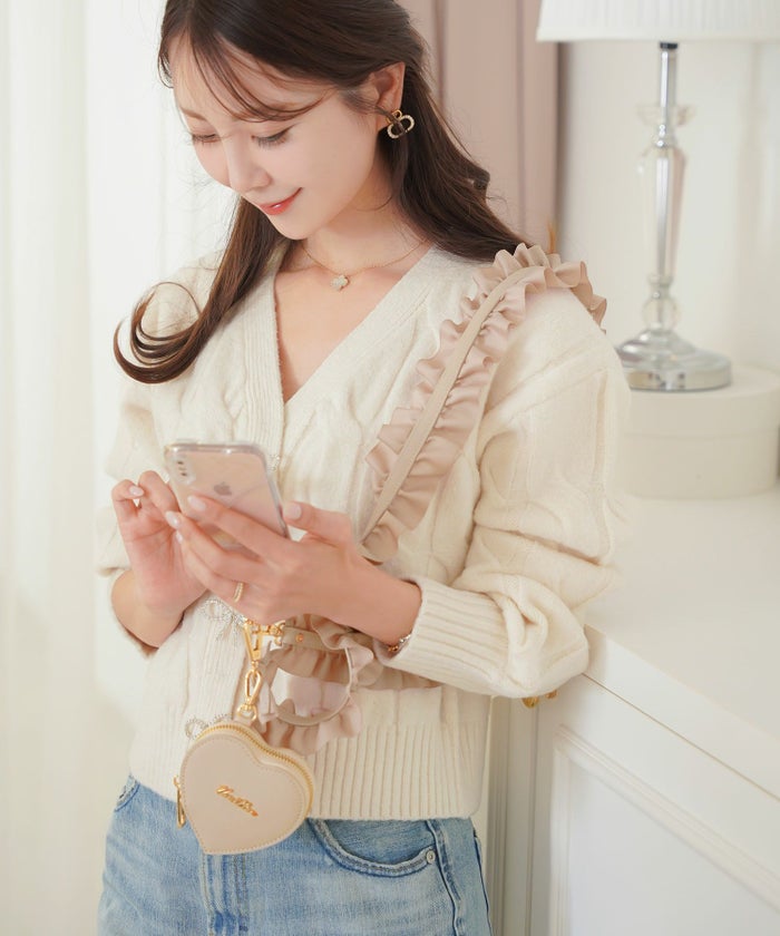 レディース/小物/グッズ/スマホストラップ/スマホショルダー/スマホ/オシャレ/フリル/ホルダー/可愛い/斜め掛け/レザー/グログラン/カラビナ/ピンクベージュ/ブラック/ゴールド/ハート/ポーチ/ファスナー/セット/可愛い/上品/フェミニン