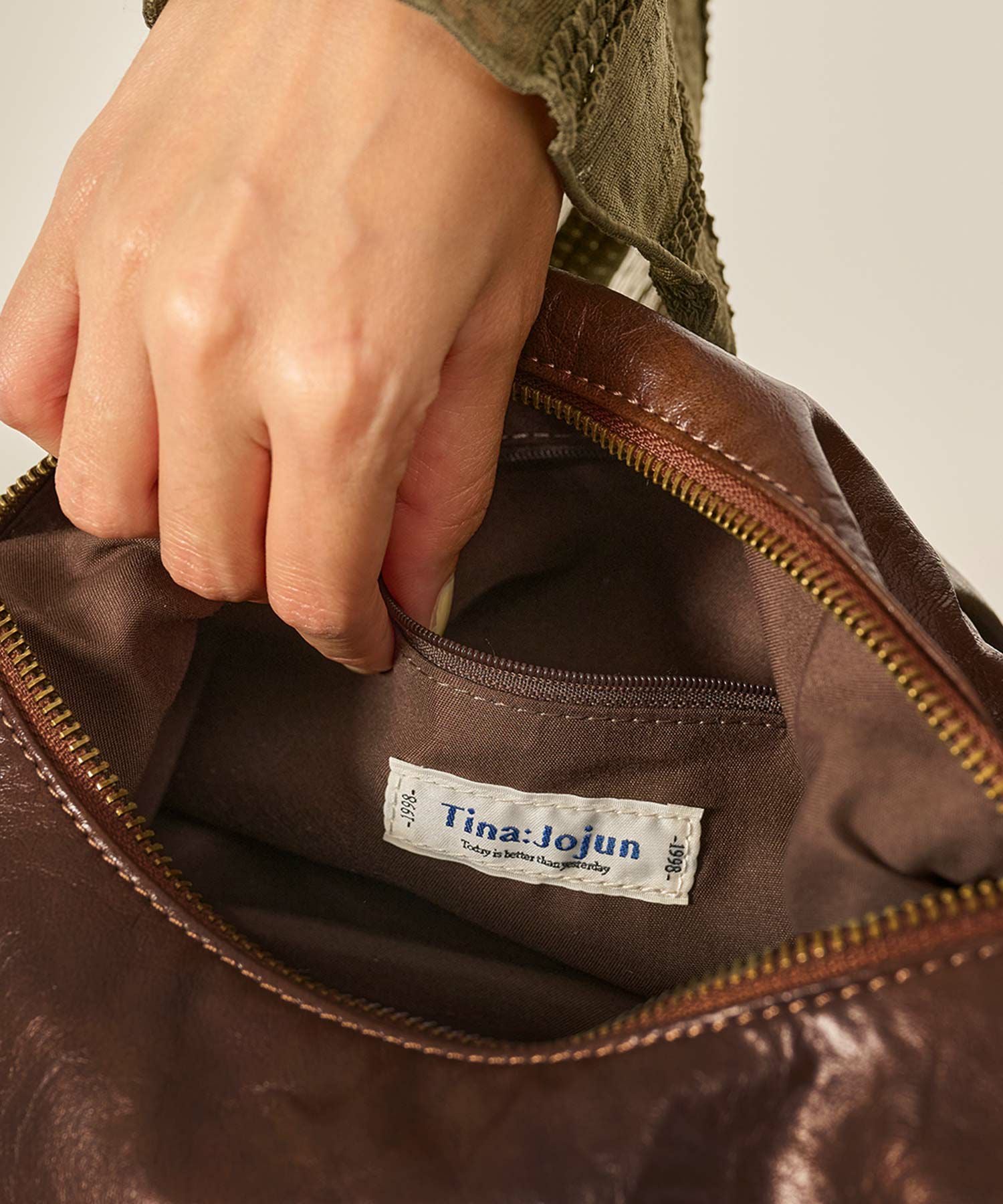 マルチウェイ プリーツフェイクレザーバッグ TINA：JOJUN 全2色