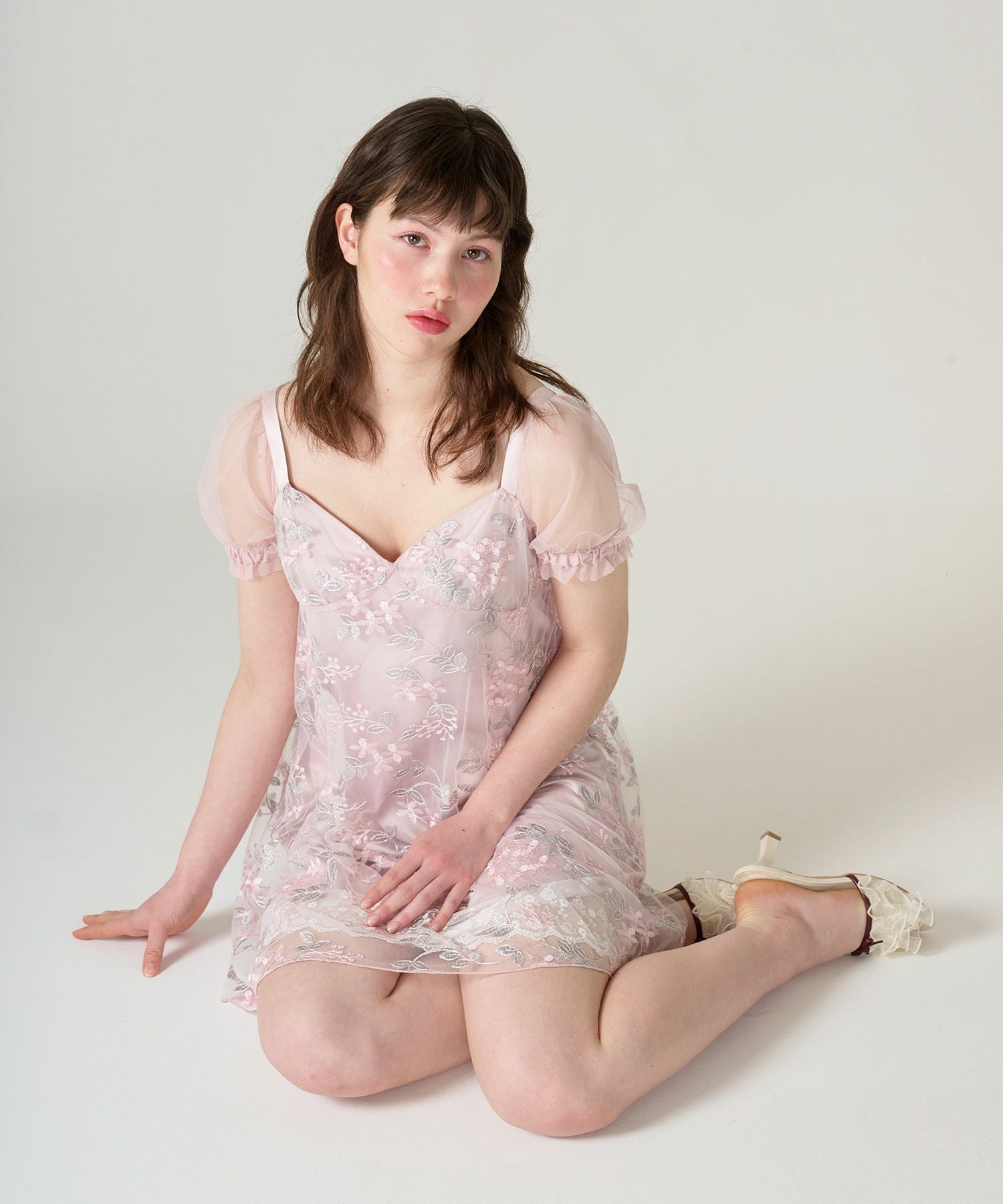 ⭐  (2) 着痩せ美シルエット　パフスリーブワンピ 限定Price！SALE 花柄刺繍 シアーパフスリーブワンピース TINA：JOJUN ワンピース