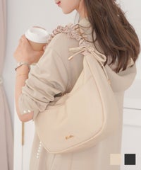 ショルダーバッグ フリル グログラン ドロスト ポケット ハーフムーン 三日月形 半球 ナイロン リボン カジュアル フェミニン エレガント マニッシュ 汚れにくい 大容量 収納 ピンクベージュ ブラック ハーフムーン ドロストショルダー バッグ le reve vaniller