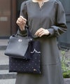 レディース/小物/バッグ/サブバッグ/オケージョン/授業参観/入卒園/入学式/卒業式/A4サイズ/スリッパ入れ/スカラップ/ドット/プリント/刺繍/トレンド/上品/エレガント/フェミニン/かわいい/きれいめ/アイボリー×ブラック/ピンクベージュ×オフ/ネイビー×オフ/ネイビー