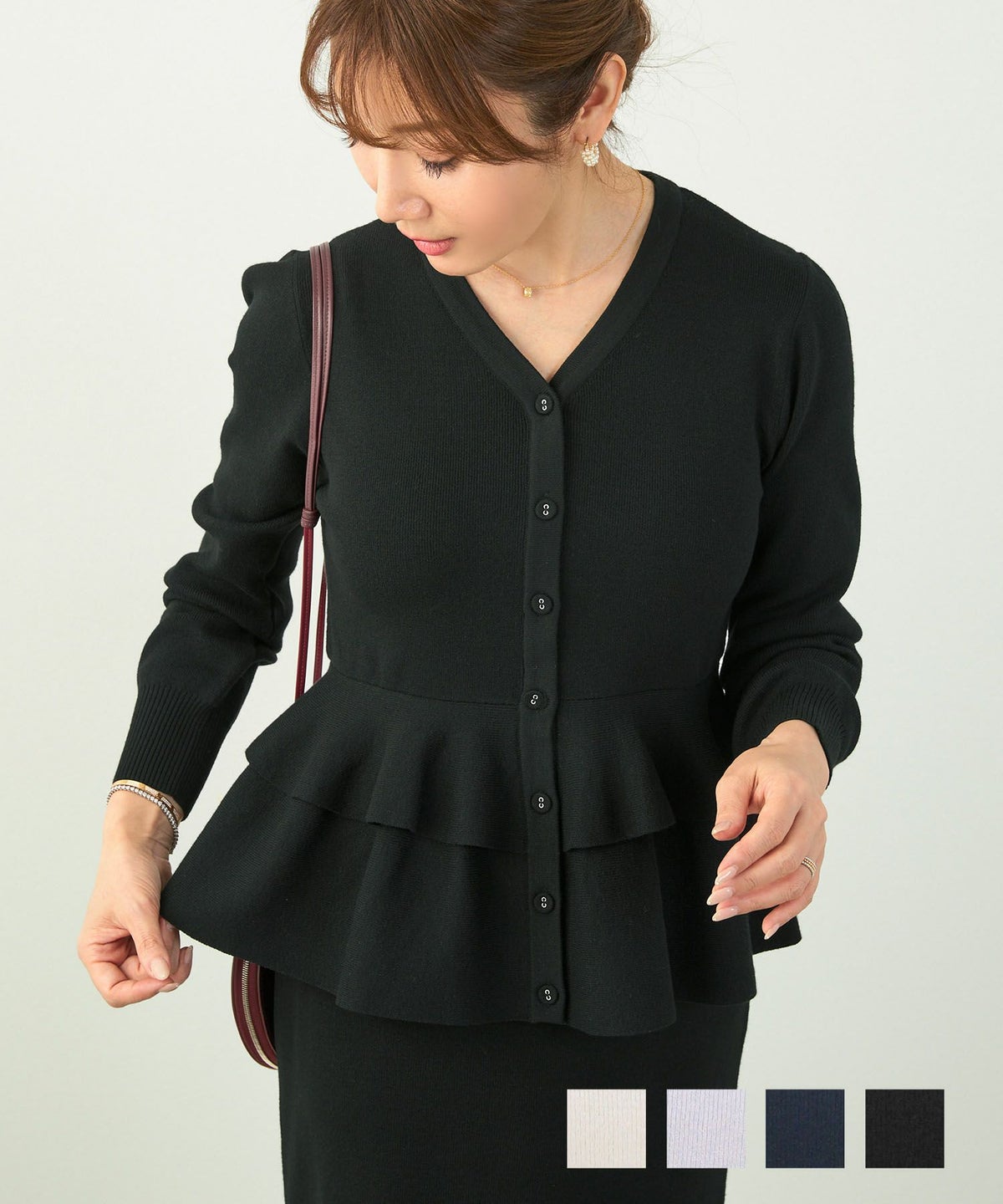 手洗い可 レディース トップス 秋冬 春 かわいい オフィス きれいめ 大人 白黒 長袖 細身 ジョイントスペース エコヴェロ　2段フリルコクーン Vネック ニット カーディガン Liala×PG