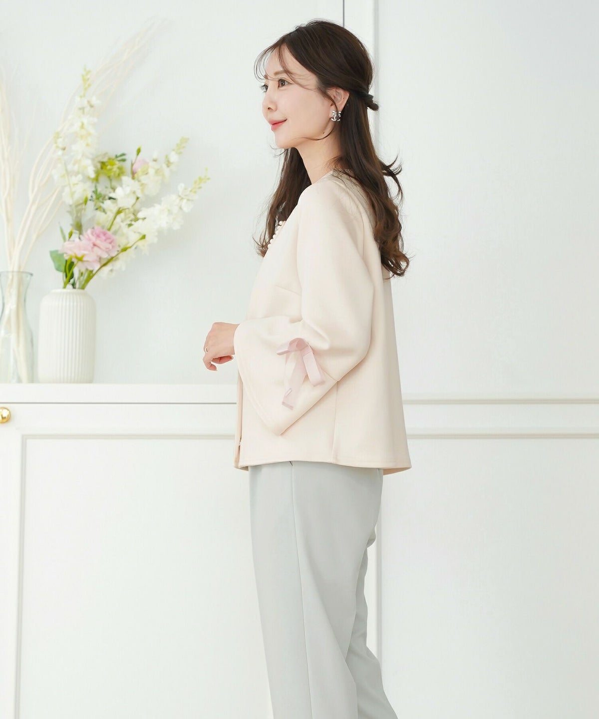 レディース/アウター/トップス/ライトアウター/薄手/カットソー/長袖/フレアスリーブ/ベルスリーブ/バタフライスリーブ/アイボリー/ネイビー/パール/スナップボタン/リボン/グログラン/ミドル丈/コンパクト丈/秋/春/入卒園/オケージョン/授業参観/上品/きれいめ