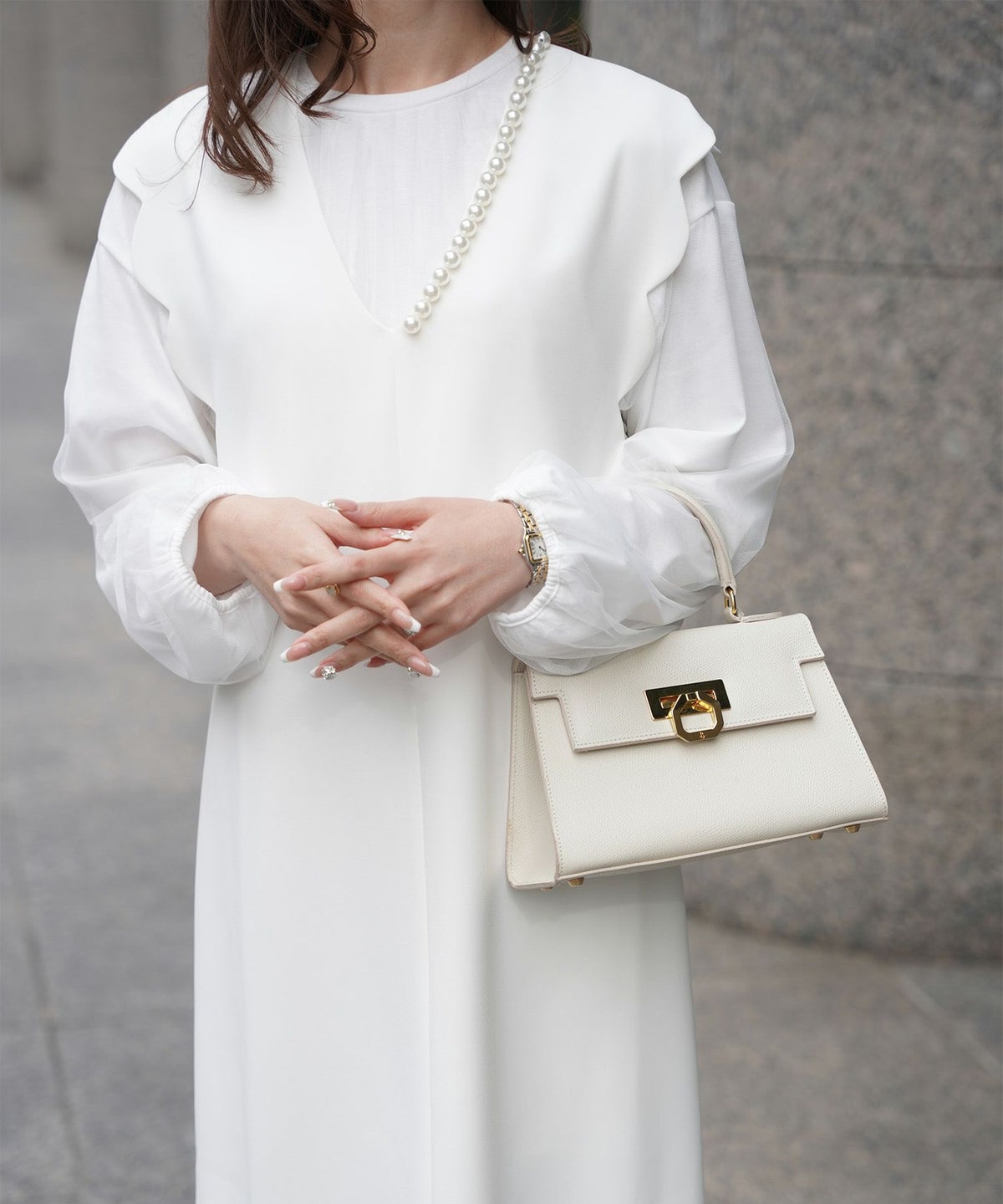 上品 アシンメトリー Vネック タイト オフィス オケージョン 着回し/ホワイト/ブラック/M