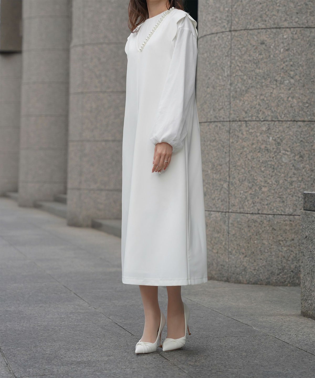 上品 アシンメトリー Vネック タイト オフィス オケージョン 着回し/ホワイト/ブラック/M