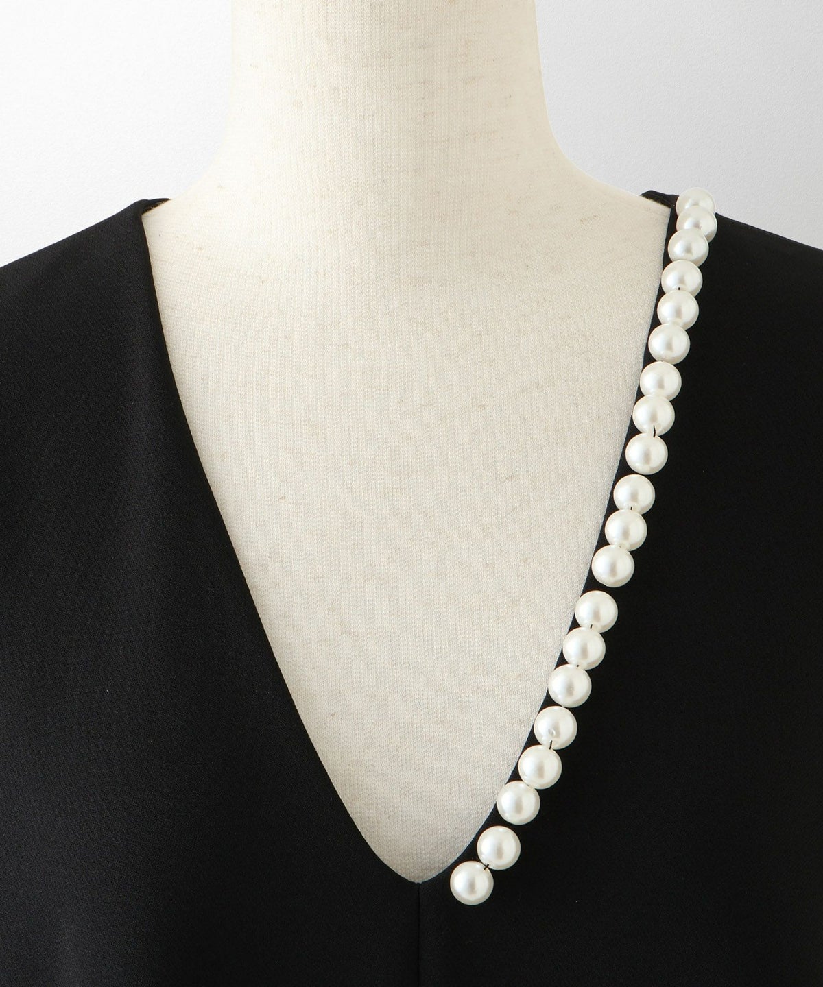 上品 アシンメトリー Vネック タイト オフィス オケージョン 着回し/ホワイト/ブラック/M