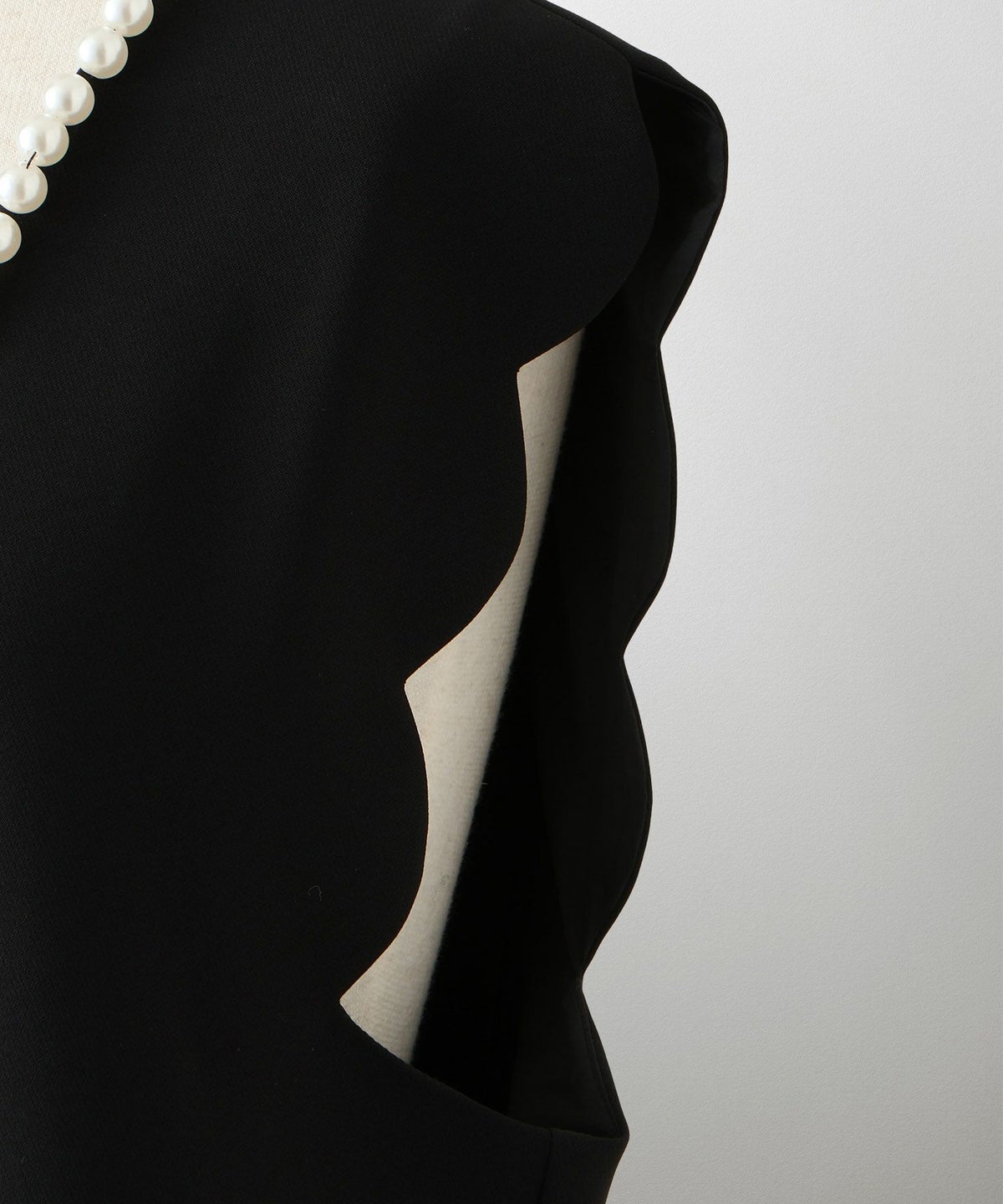 上品 アシンメトリー Vネック タイト オフィス オケージョン 着回し/ホワイト/ブラック/M