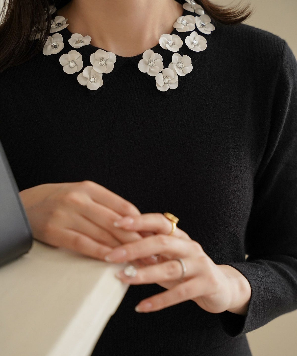 フラワーモチーフ 襟付き ニット ワンピース HUIT ネイビーミックス/アイボリー/ネイビー/ブラック/ミックス